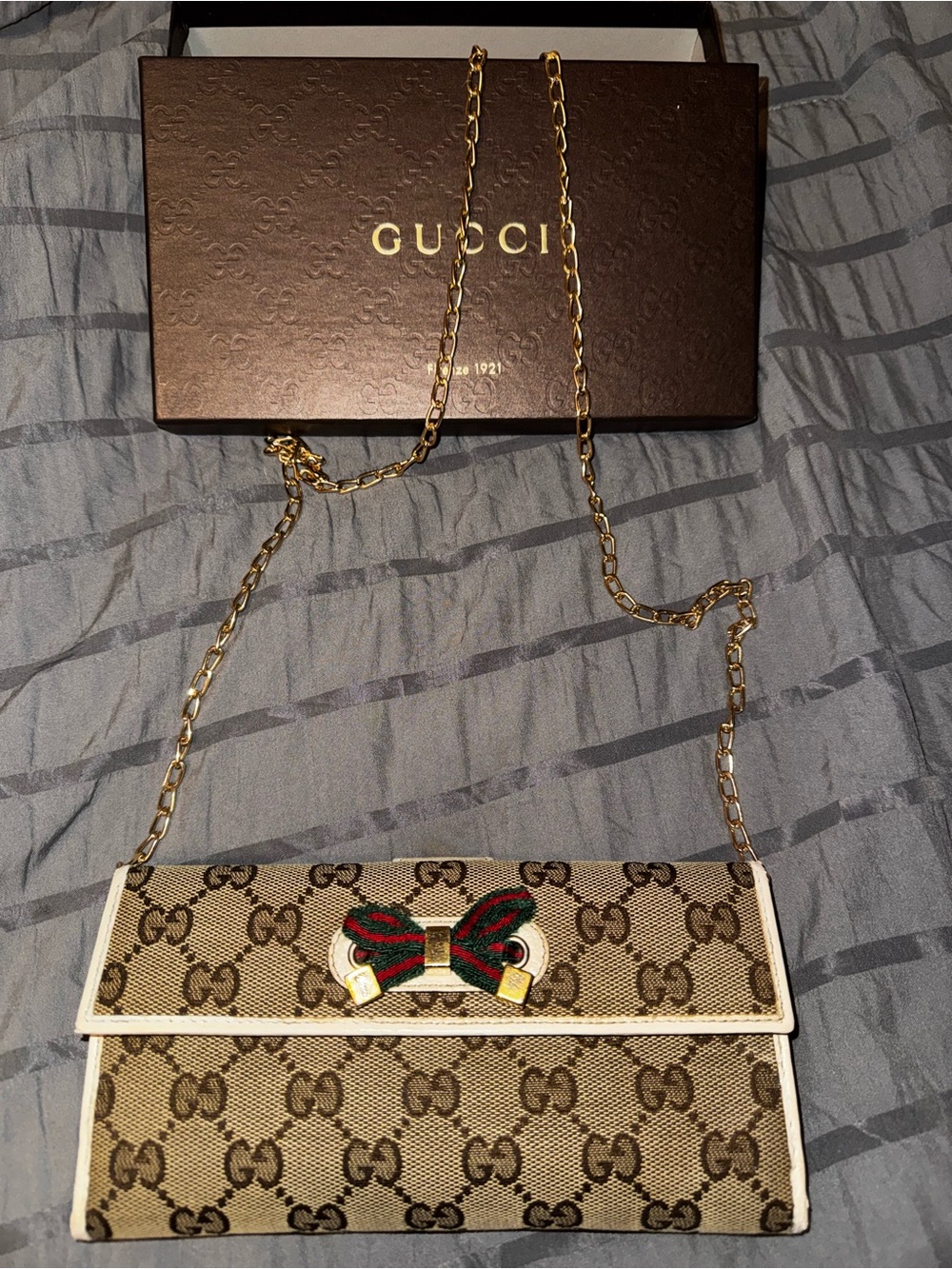 Gucci Beige GG Canvas Crossbody Bag with Green-Red Bow and Gold Chain